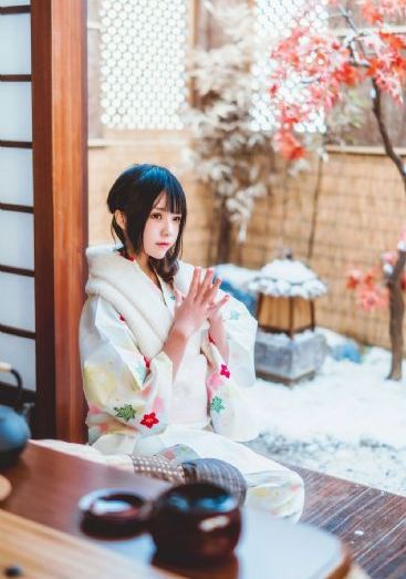 娇喘呻吟趴在雪白肉体耸动_2018国语免费观看字幕