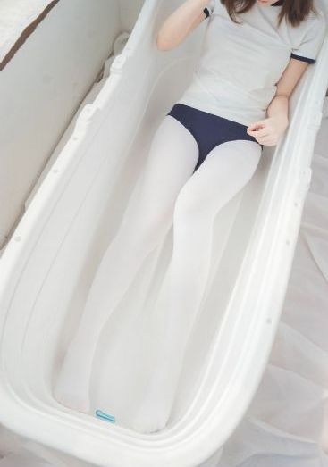 美女浴室大胸爆乳A片_正片免费完整版在线观看