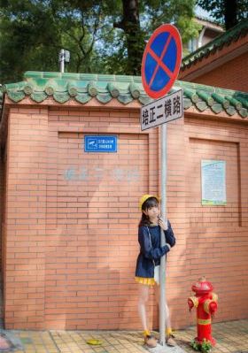 笑起来甜美又很骚_午夜剧场免费全集观看